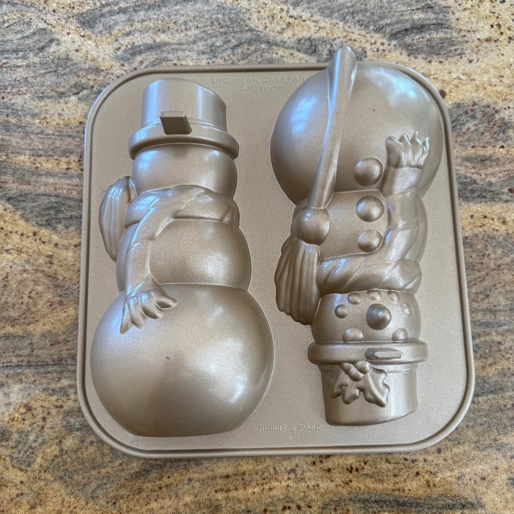Nordic Ware Snowman Cake Pan (Never Used)